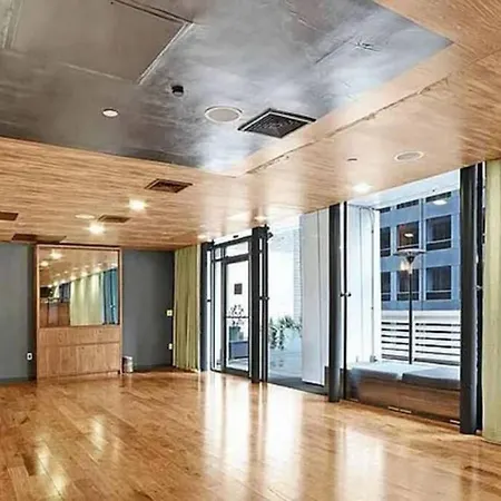 Perfectly Located 2Bd Near Times Square With Gym Apartment